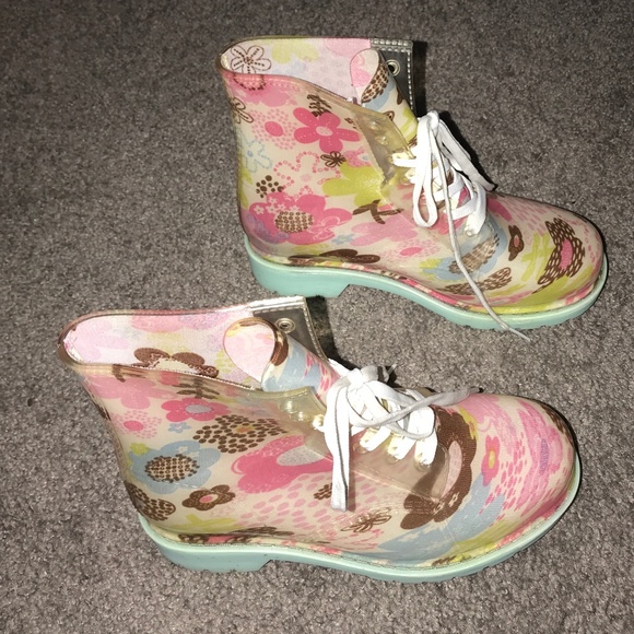 Lace up floral print rain boots - Picture 2 of 5